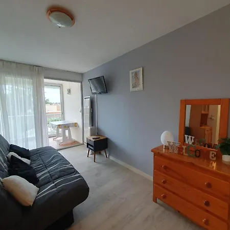 Avec Piscine Proche Et Commerces דירה